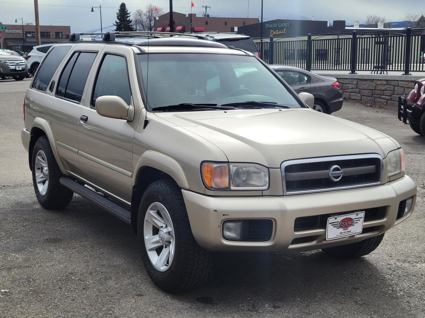 2002 Gold /Tan Nissan Pathfinder LE (JN8DR09Y22W) with an 3.5L v6 engine, Automatic transmission, located at 450 N Russell, Missoula, MT, 59801, (406) 543-6600, 46.874496, -114.017433 - 4WD SUV. 3.5L V6. Automatic Transmission. Heated Seats. Power Leather Seats. Power Sunroof. Air. Cruise. Tilt. AM FM CD Player. Power Windows and Locks. Because of the age, Financing is not available on this vehicle. - Photo#3